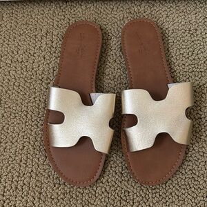 Gold Flat Sandals Universal Threads 7 New